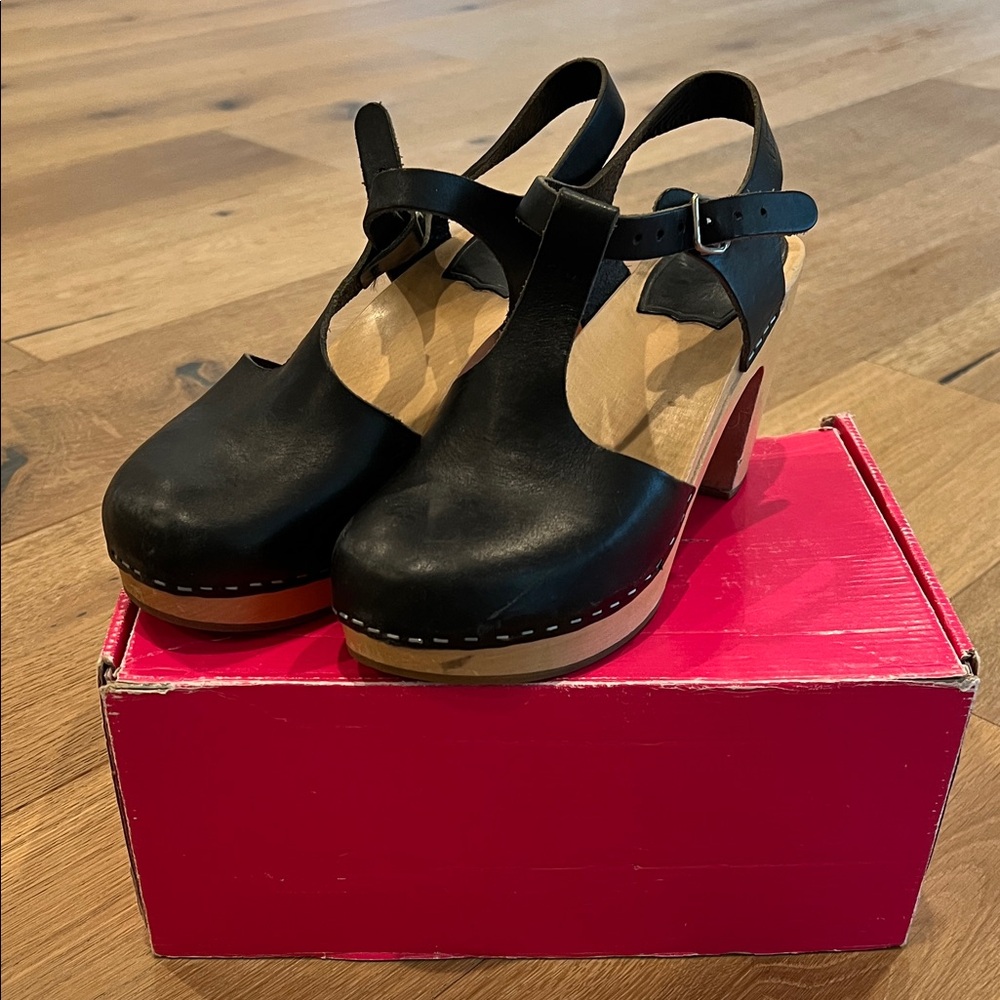 Swedish Hasbeens Black T-strap Sky High Clog